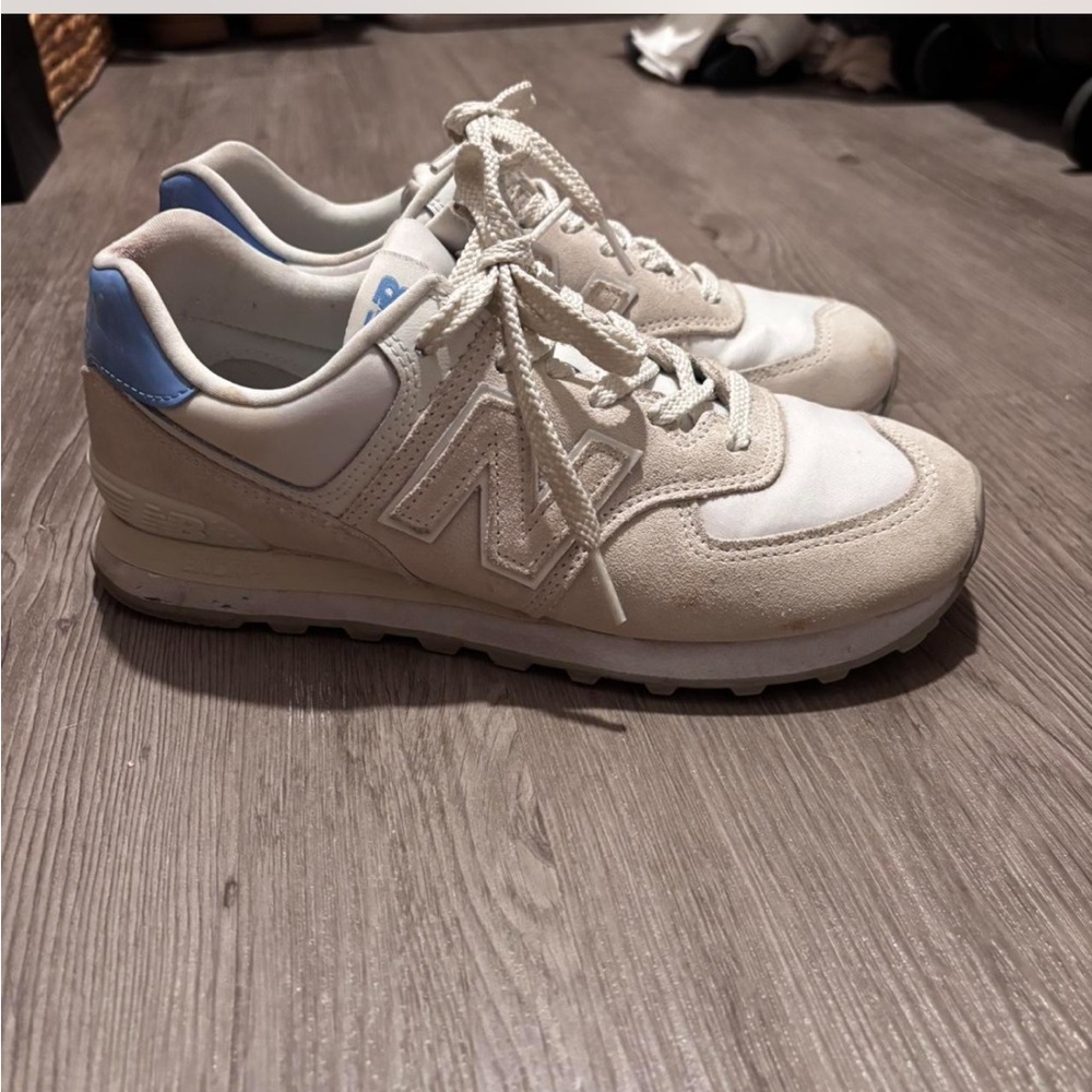 Women’s new balances size 8.5